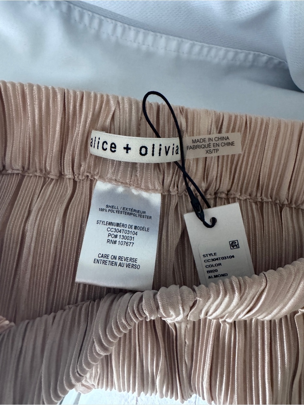 Alice + Olivia Pleated Pants XS NWT Almond Wide Leg Pull On MSRP $330 - Picture 2 of 12